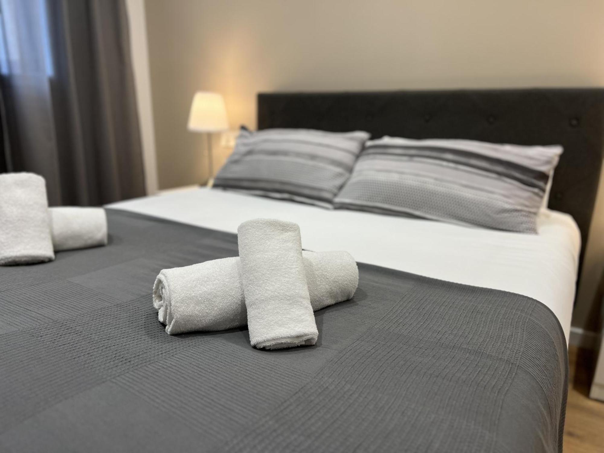 Apartamenticos Plaza Las Armas III Zaragoza Dış mekan fotoğraf